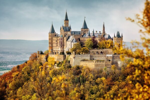 244-2444350_castillo-colina-bosque-arquitectura-hohenzollern-castle