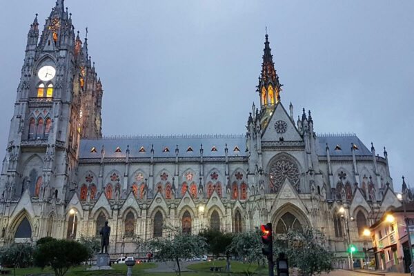 Basílica del Voto Nacional, quito