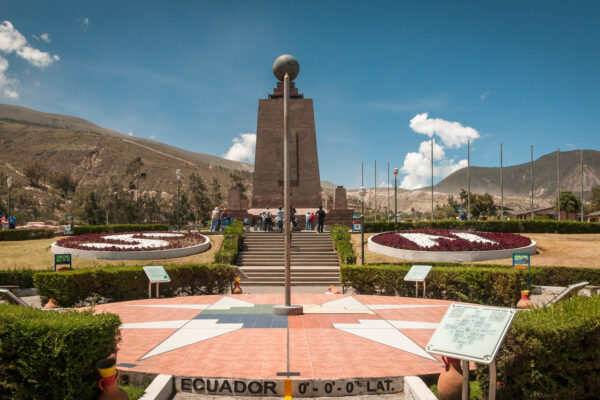 mitad del mundo, quito